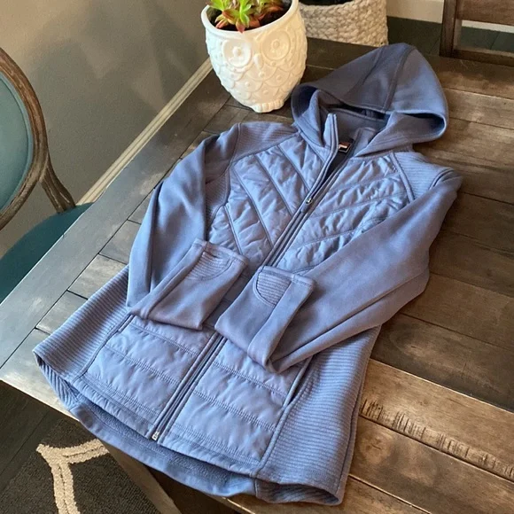 💗Sold💗 Fila “slim fit” workout jacket 💗 - Picture 4 of 12